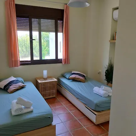 Villa 32 *