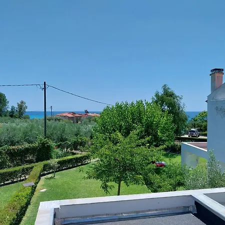 32 * Nea Skioni